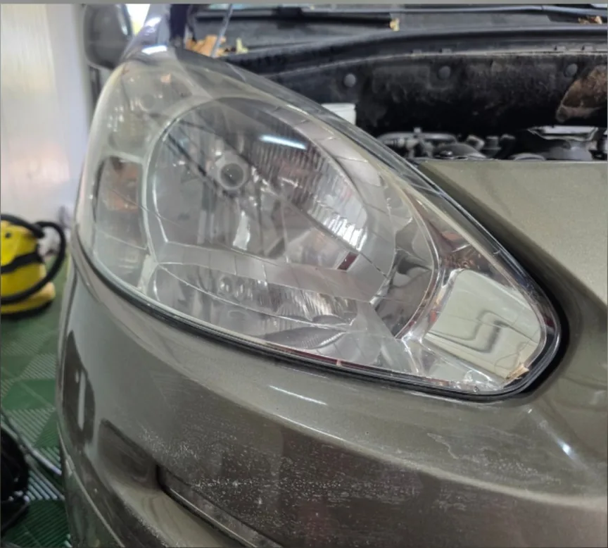 След — Peugeot — Възстановен фар