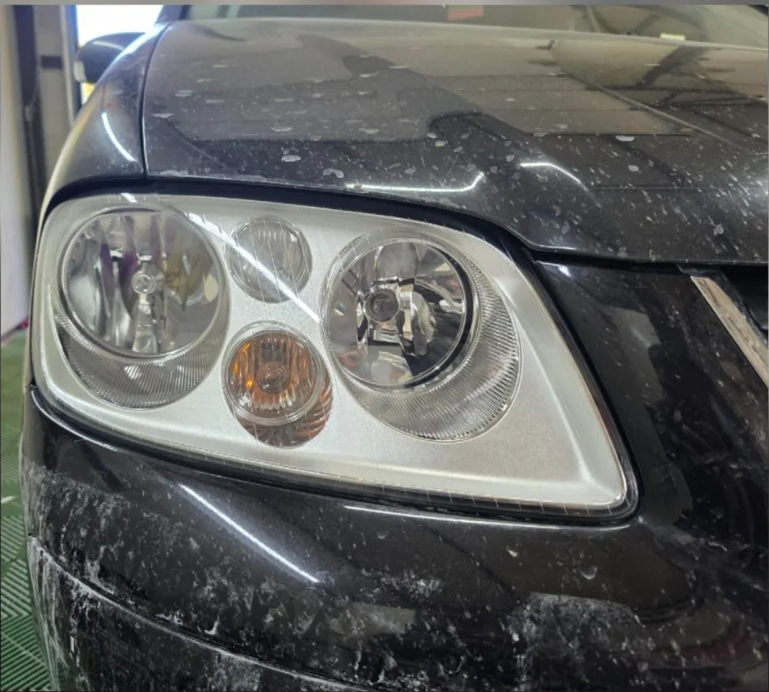 След — VW Touran — Възстановен фар