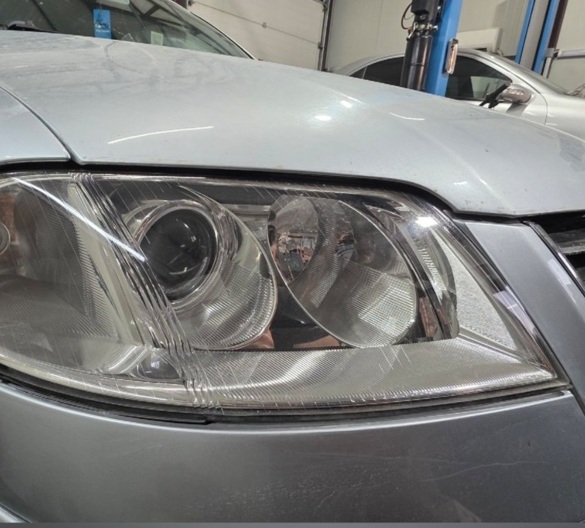 След — Škoda Superb — Матиран фар